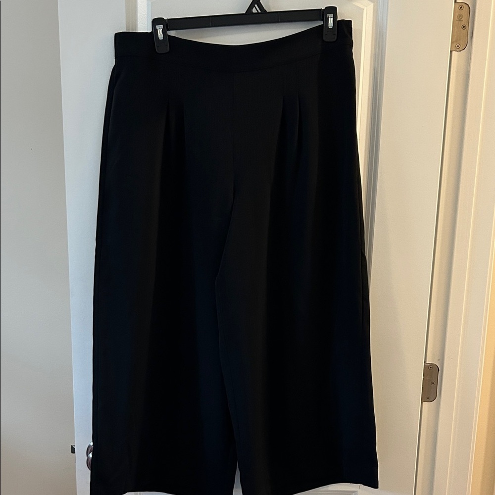 Liz Claiborne Black Pleated Fabric Wide-Leg Cropped Trousers